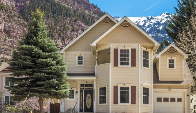 The Victorian Off Main St | Hot Tub | Fireplace