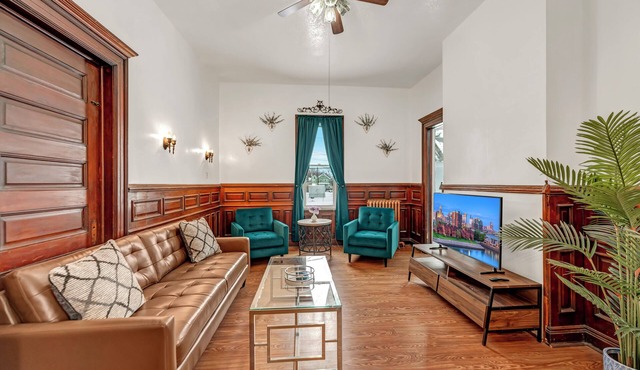 The Victorian on South Park Sleeps 6