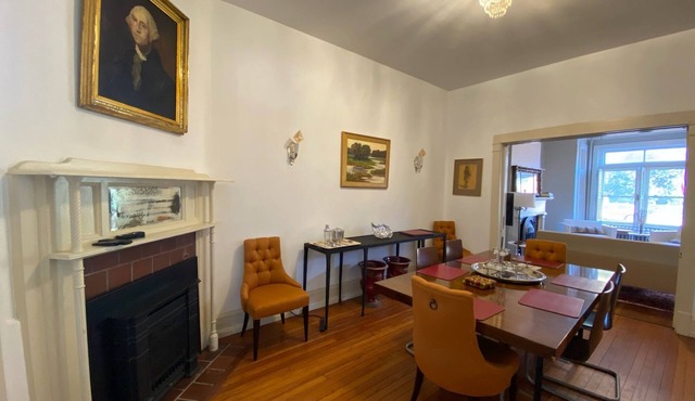 The Victorian on Washington Street,Historic District Old Town Alexandria, Hottub