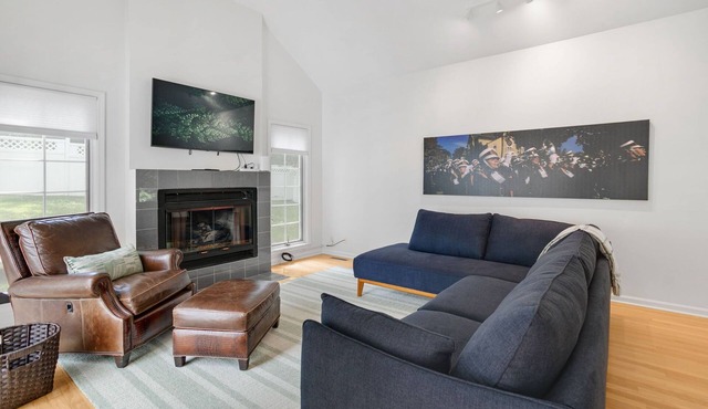 The Victory Lounge - 3B 3.5BA <1 mi to ND