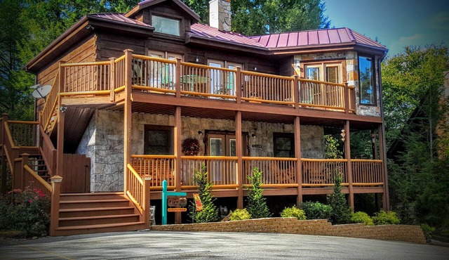 "THE VIEW" 5 STAR ELEGANT, PET FRIENDLY, KING BEDS 3/3.5 Discounts available