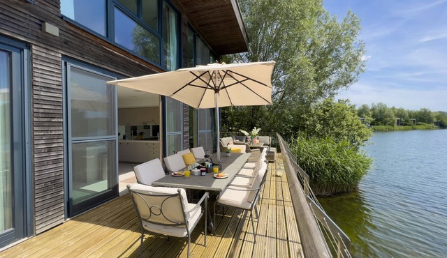 The View, 7 Bowmoor Reach, Lakes by Yoo, sleeps 8 adults plus 2 kids, spa, pool