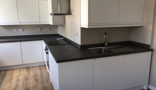 The View Apt 11:Stunning Retreat near Town Station