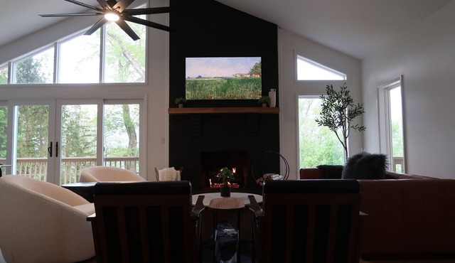 The View at Buckeye Lake - the ultimate lakefront retreat for 12.