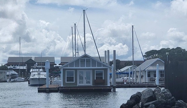 The View! Hidden Gem! Pristine! Quiet Retreat! Charming! Go fish! Dock a boat!