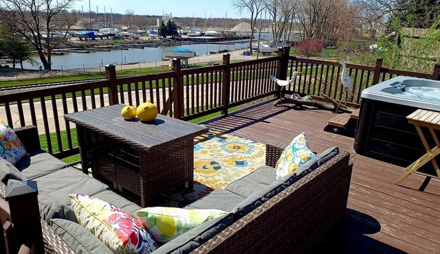 The View! Hot Tub-Golf Cart-Beaches-Billiards-King-Cottage Retreat Full of Fun