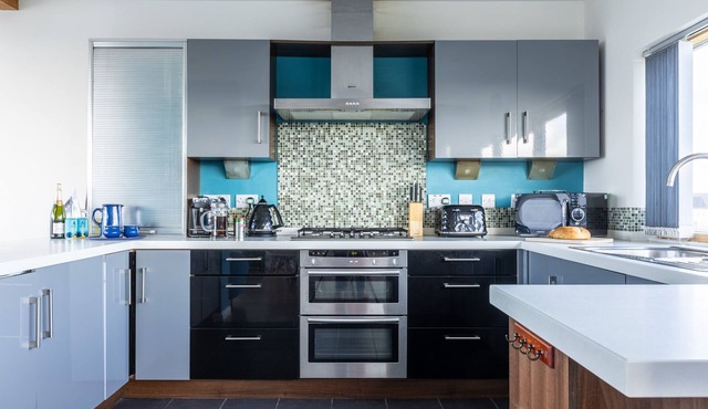 The View: Modern 4‑Bed Beach Retreat Sleeping 8 in Rhosneigr | Managed by Anglesey Holiday Lettings