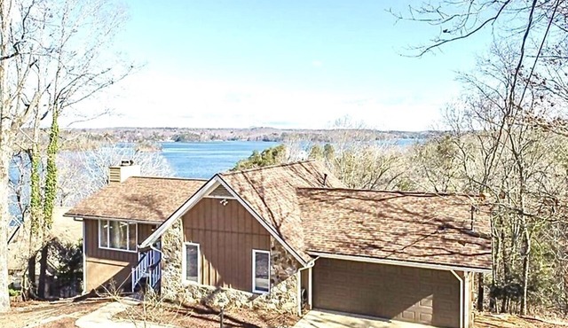 The View on Lake Lanier lake view & dock.