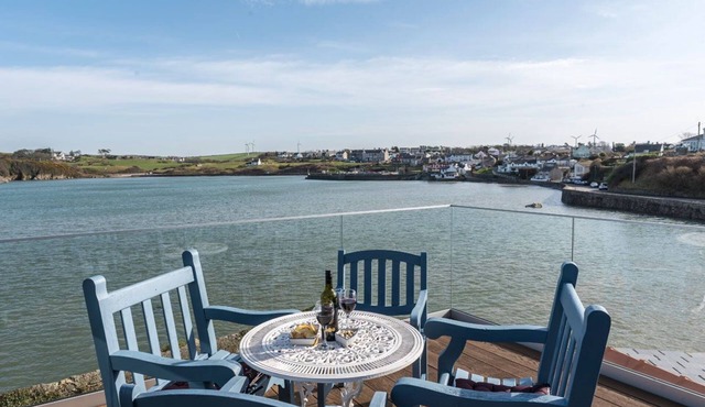 The View @ The Moorings - an apartment that sleeps 5 guests in 2 bedrooms