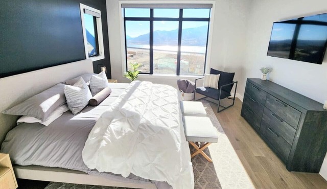 The views! Enjoy this Hideout Pet-friendly home!