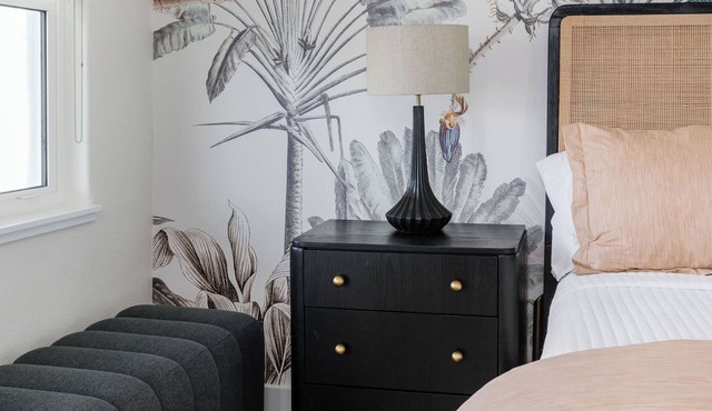 The Vilano Queen Studio - 5 min walk to beach!