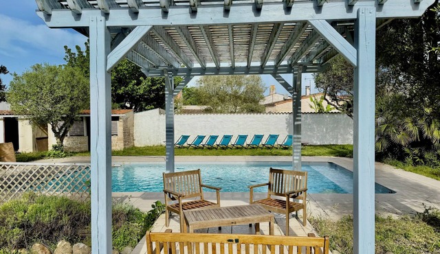 The Villa Archipel in Royan w/pool & tennis court 10min from the beach