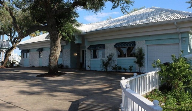 The Villa at D&R Pelican Bay Resort