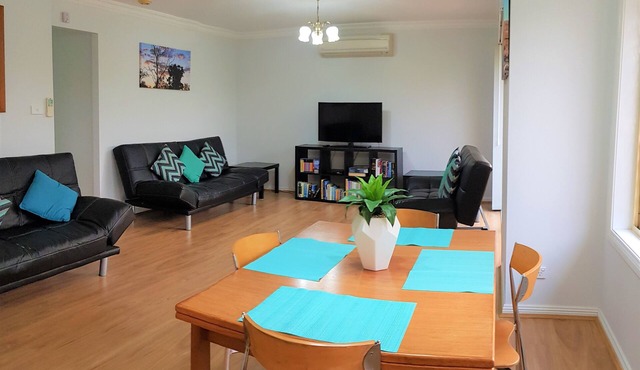 The Villa Retreat - Your 2 bedroom Self-Contained Home Away From Home