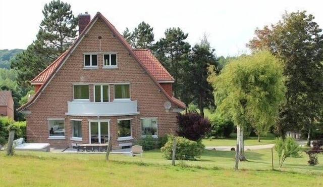 The Villa des Groseillers with private Spa and rustic golf course of 5 holes