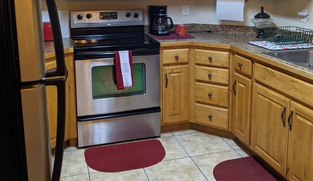 The Villa : Deluxe 3 bedroom 2 bathroom Condo