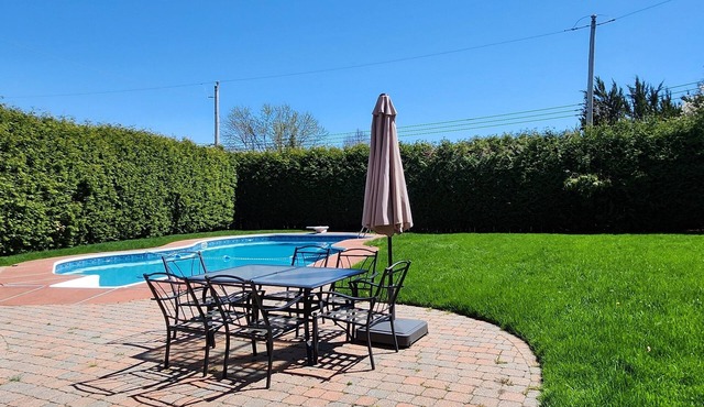The VILLA - Large Pool, 12ft Hedges, Full Privacy