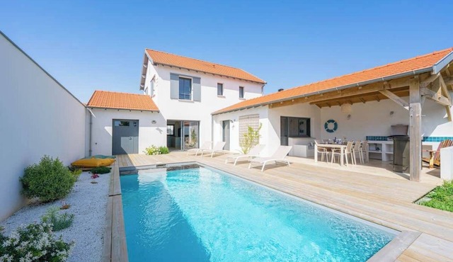 The Villa of the Waves