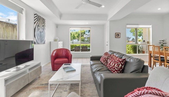 The Villa on Shire Comfort near Coorparoo Square