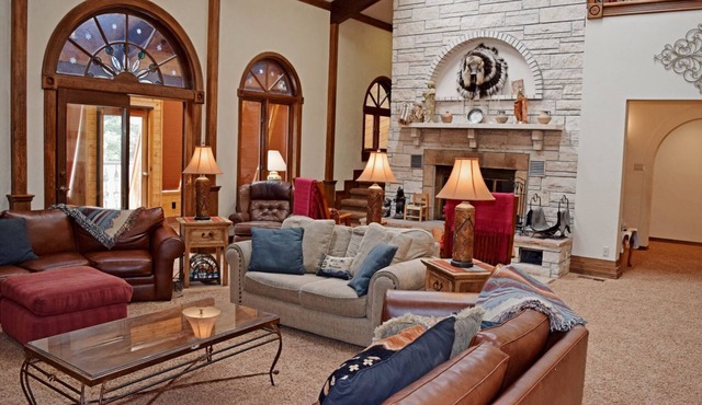 The Villa - One of the Largest Rental Homes In Town