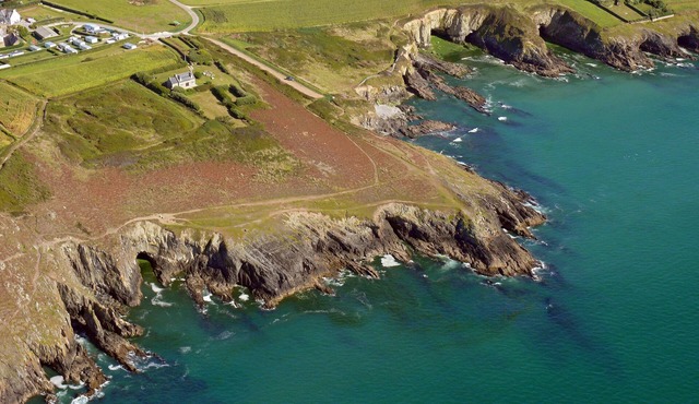 The "VILLA TRIMAEL" built on a point in the Bay of Douarnenez, 180° view