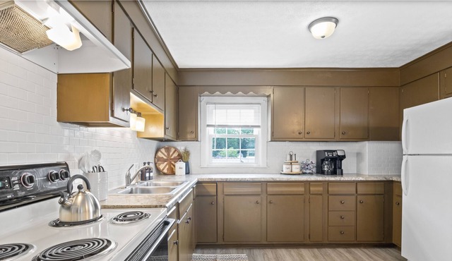 The Village Loft: A Walkable Stay in Palmyra