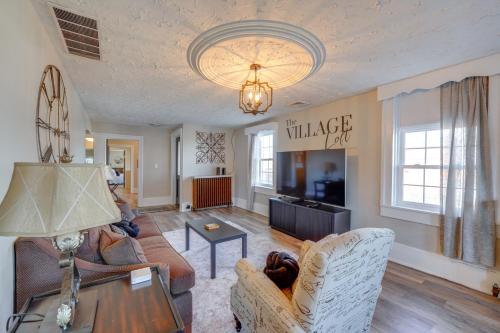 ‘The Village Loft’ ~ Boutique Dtwn New London Stay