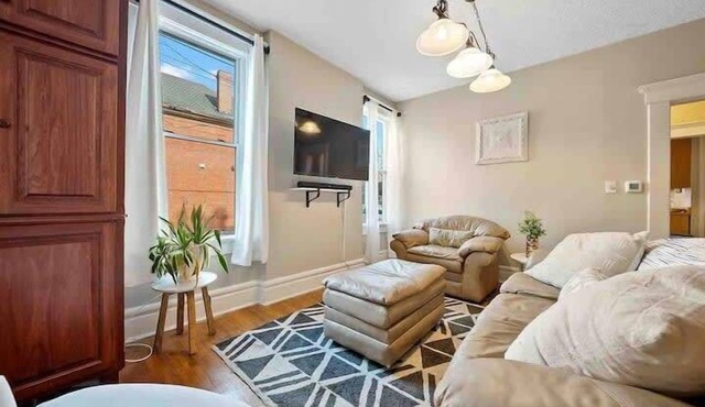 The Village Townhouse - 3 Bedrooms w/extra beds