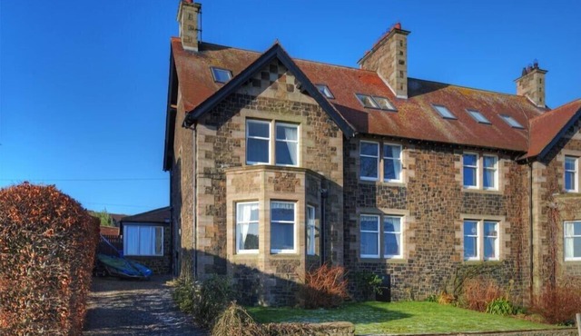 THE VILLAS NO3, family friendly, with open fire in Embleton