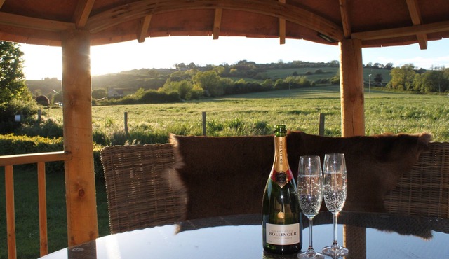 The Vine - A Luxurious Cotswold Escape for Two.