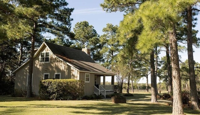 The Vine - Lovely "Lonestar Cottage" on Vineyard with Private Lake, Sleeps 6