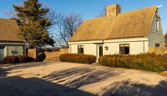 The Vineyard House at 12 Ridges Vineyard, breathtaking views
