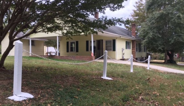 The Vineyard House - Quiet and Quaint Full House