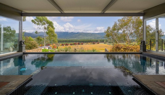 The Vineyard Residence - Feathertop Winery Private Estate