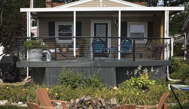 The Vintage Cottage at Indian Lake open views of the lake.