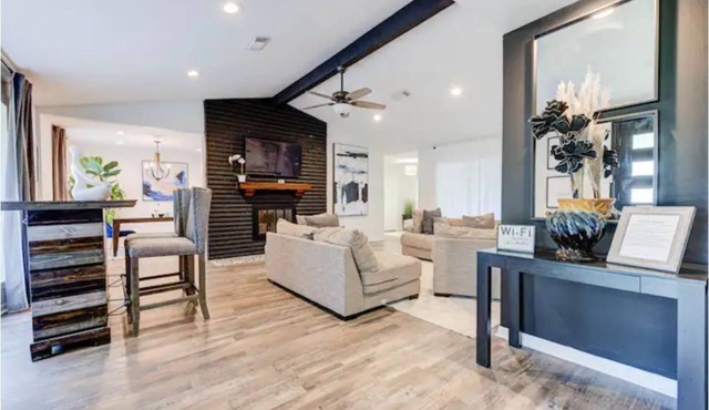 The Vintage @ Houston NASA [5BR Executive Villa]