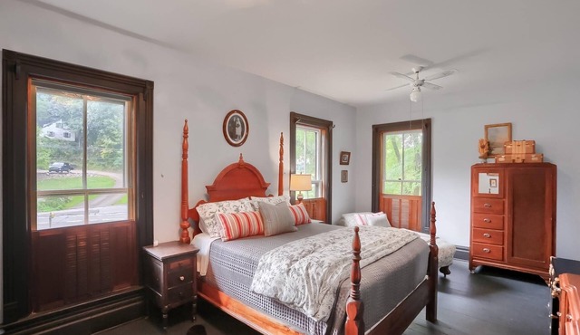 The Vintage Inn Boutique ~ Bed and Breakfast and Vintage Shop.