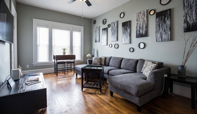 The Vintage Victorian - 3 Queen Beds / Large Rooms