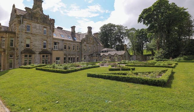 THE VIOLET SUITE STONE CROSS MANSION, family friendly in Ulverston