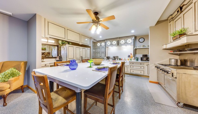 'The Vista' Retreat ~ 30 Mi to Kansas City!