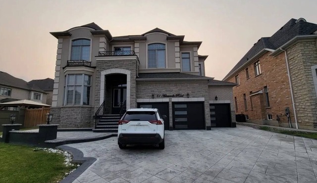 The Vistana Brampton 2Bedroom Contemporary designed spacious apartment!