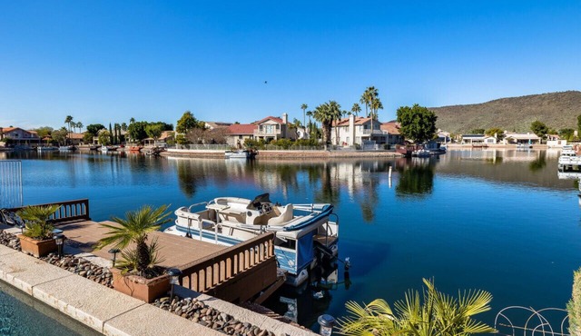 The Vistas - Lakefront Luxury Home/Mountain Views, Heated Pool with Private Pontoon Boat