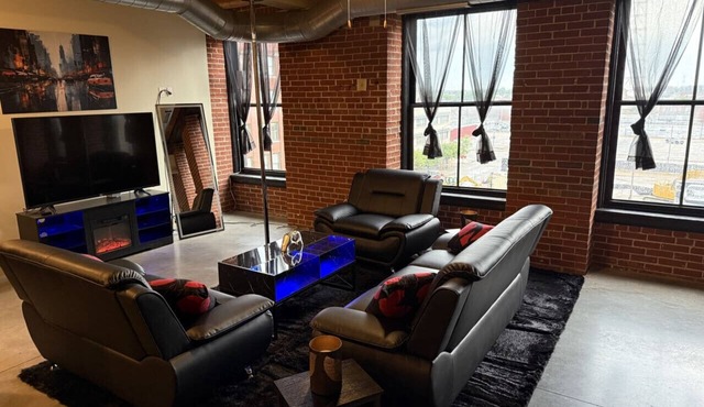 The VLuxe Oasis with City Skyline Views