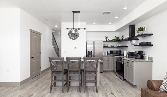 The Voyager at Lake Town Estates. 10 minutes from Stockton Lake!