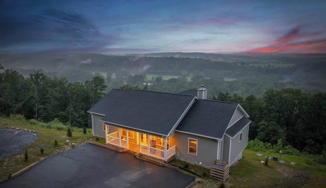 The VUE Mountaintop 4BR Hot Tub & Views