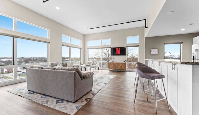 The W Loft Penthouse with Pool Gym 2 Balconies