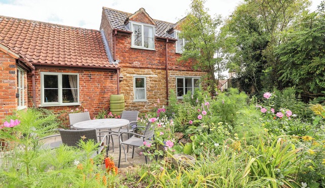 THE WAGGON SHED, pet friendly, with open fire in Bottesford