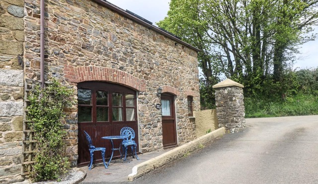 THE WAGON HOUSE, pet friendly, with a garden in Polyphant