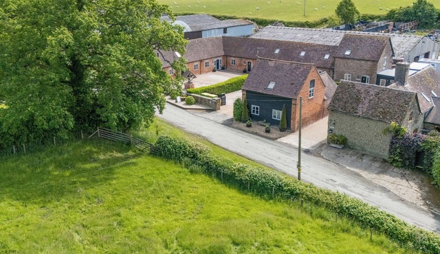 THE WAIN HOUSE, pet friendly, character holiday cottage in Westhope