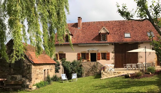 The Wall - OYE - Cottage